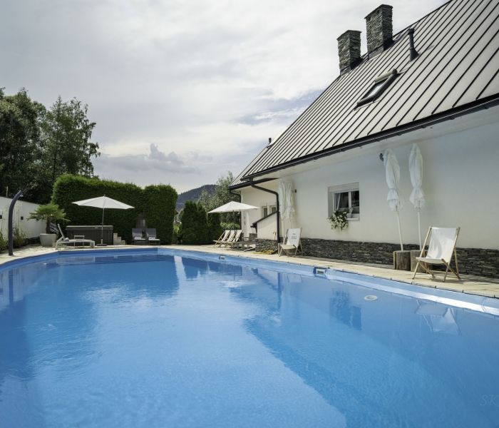 Domek z jacuzzi w górach